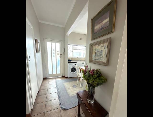 2 BEDROOM PROPERTY TO RENT IN FISH HOEK